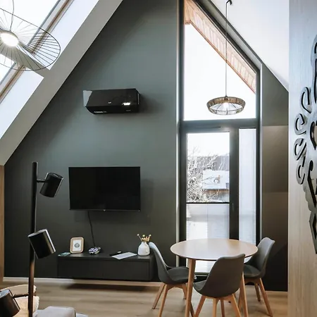 Apartment Cyrhla 17g *