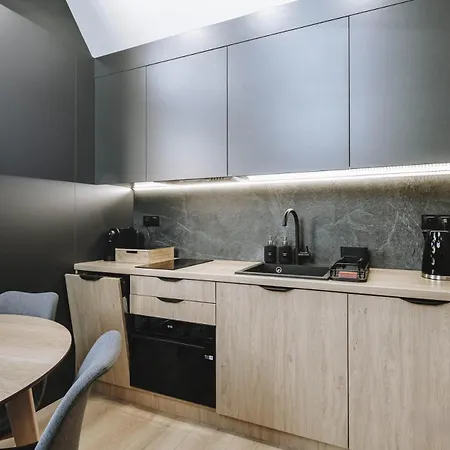 Apartment Cyrhla 17g *